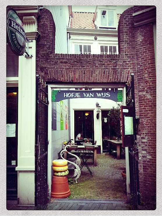 Hofje van Wijs, the best coffeeshop in Amsterdam