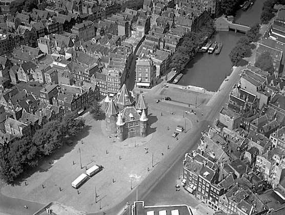 Nieuwmarkt in 1950.