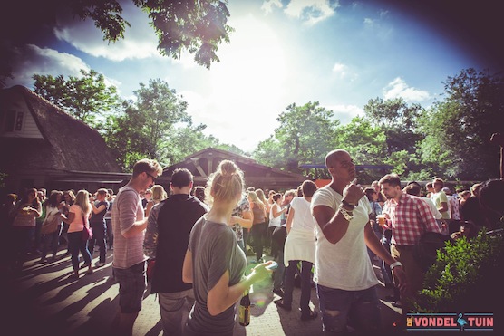 10 tips hot summer days in Amsterdam. Vondel Garden in Amsterdam's Vondelpark