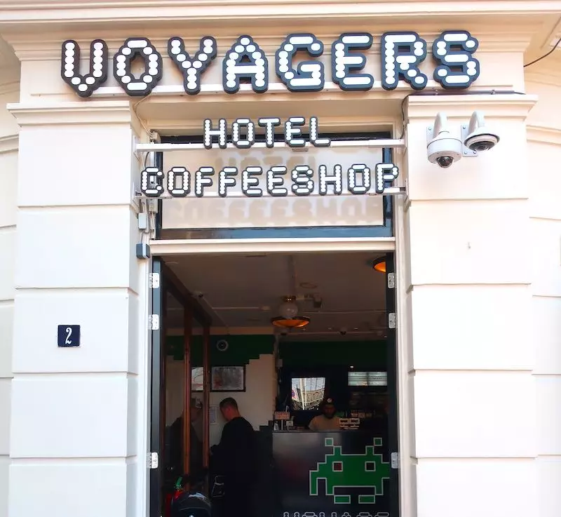 Coffeeshop Voyagers Amsterdam Entrance