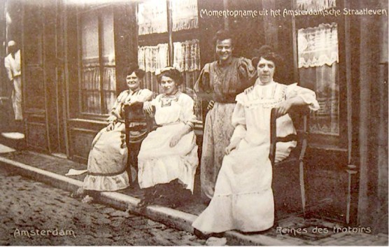  “Reines des trottoirs” [Queens of the sidewalk], Amsterdam, late 19th century 