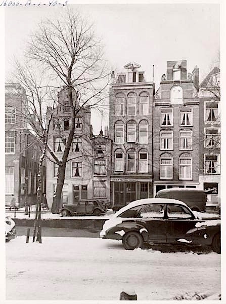 Amsterdam, Oudezijds Achterburgwal 164. Proeflokaal 't Kelkje cafe 
