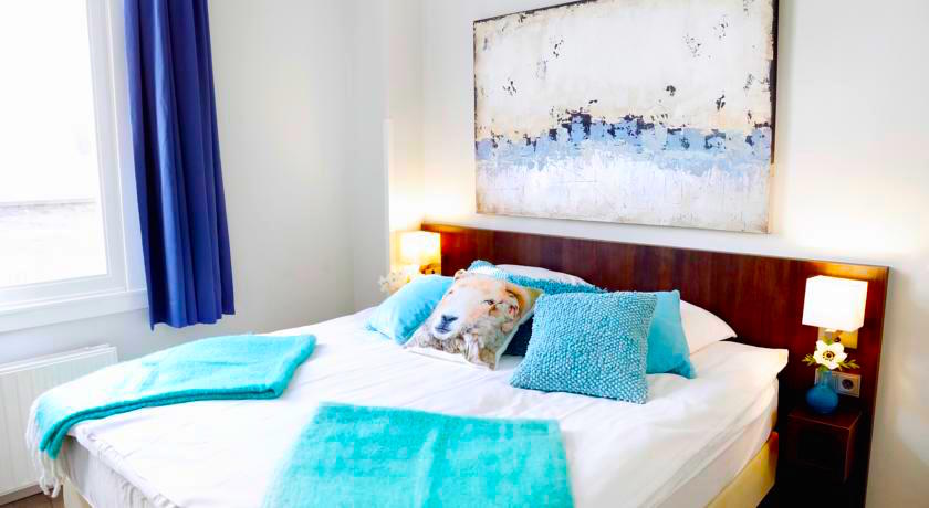 hotels in amsterdam near red light district
