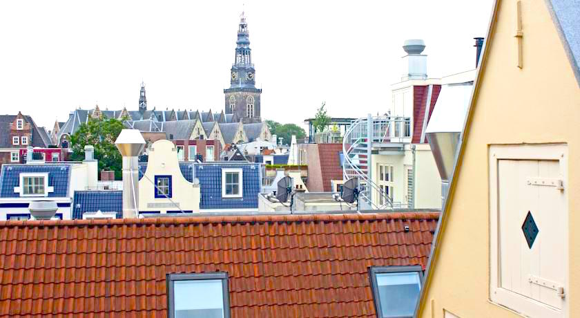 hotels in amsterdam near red light district