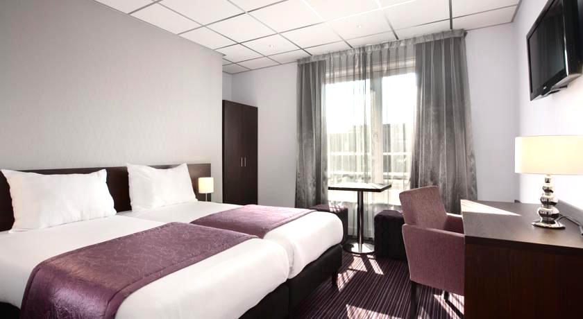 Hotels in Amsterdam Red Light District Luxer