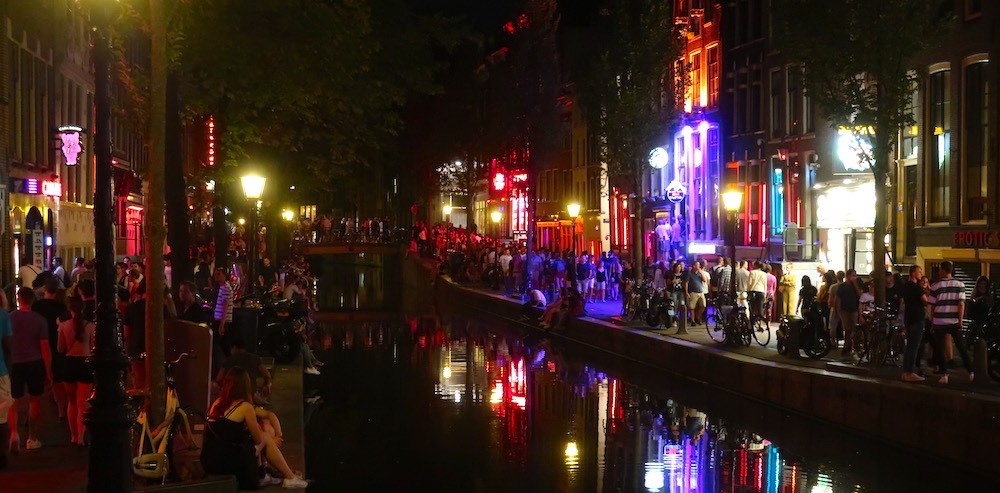 canal window prostitute