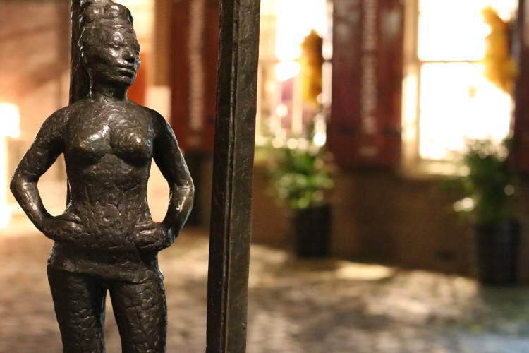 Mariska Majoor Belle Statue