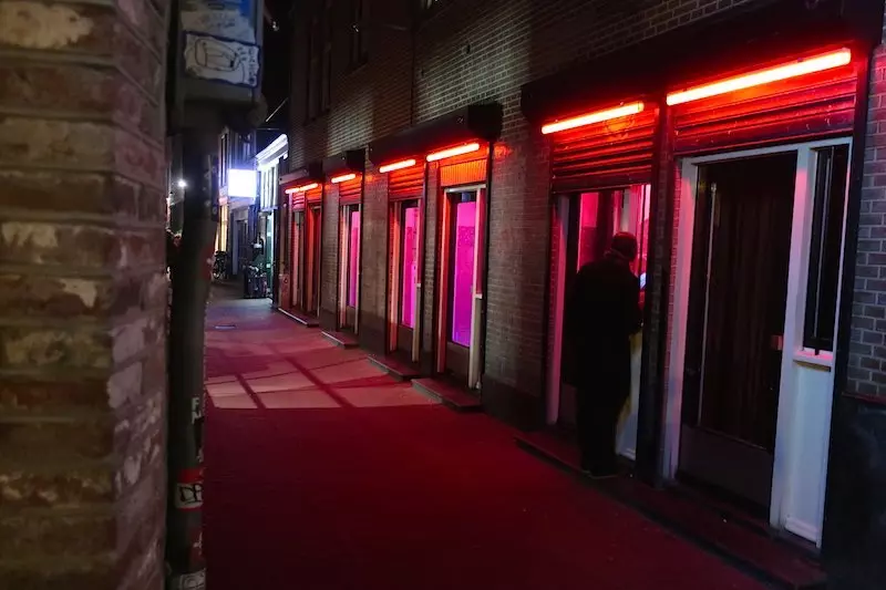 amsterdam prostitution houses window brothels