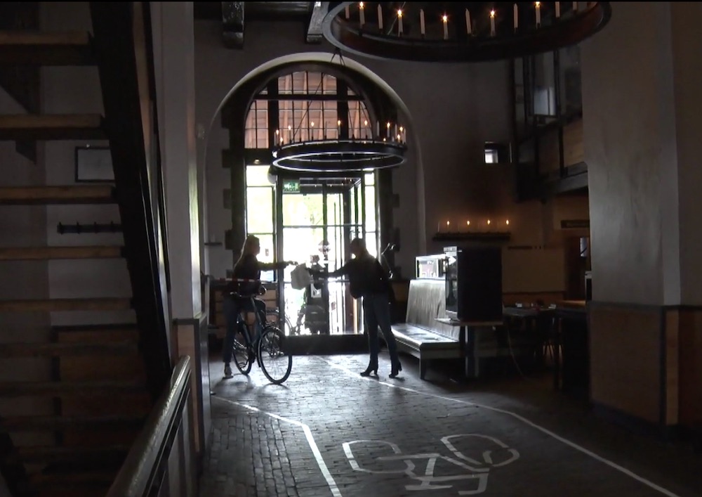 restaurant in de waag amsterdam bike through