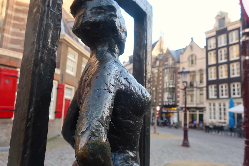 Must see in Amsterdam Belle statue