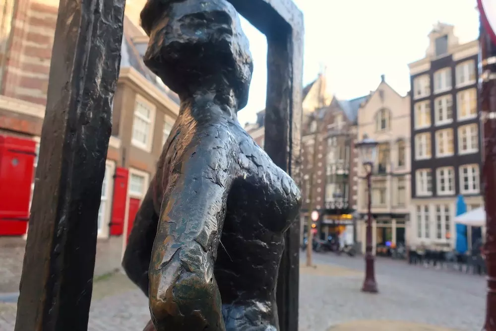 Must see in Amsterdam Belle statue