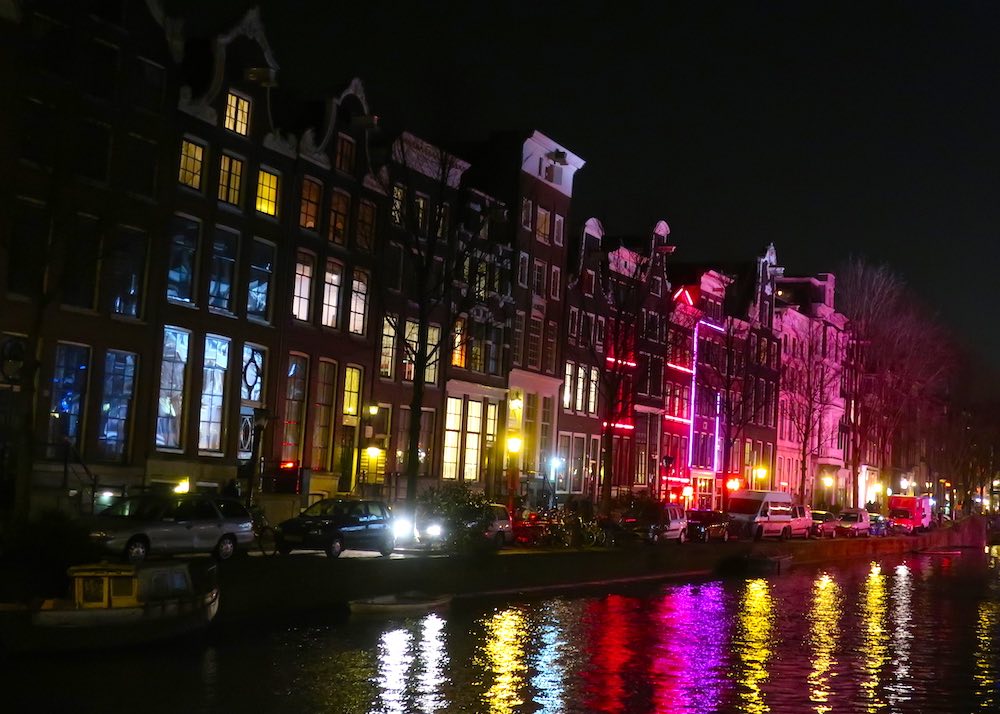 amsterdam canals at night