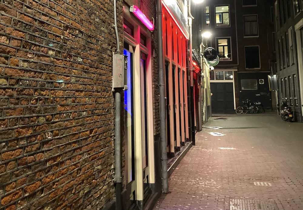 window brothels in Gordijnensteeg in Amsterdam