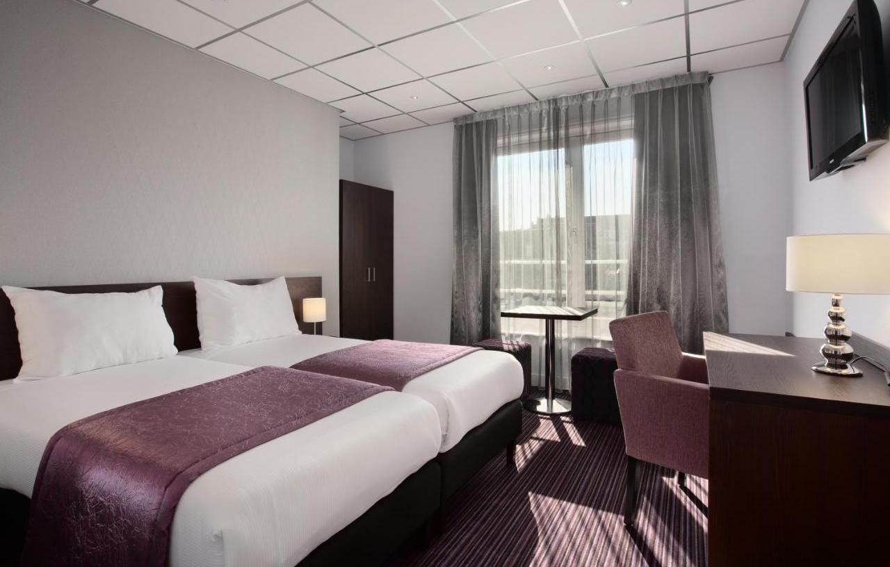 average hotel room of hotel Luxer inside Amsterdam's Red Light District