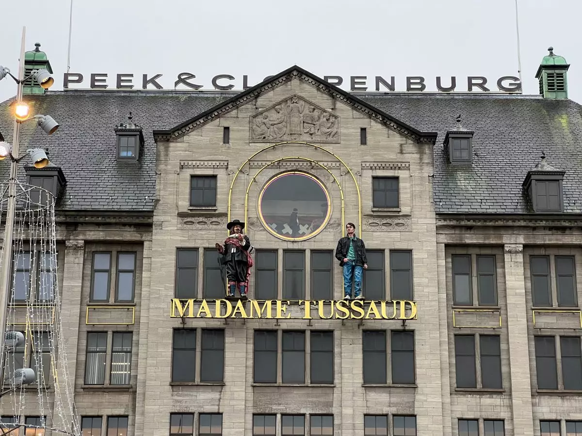 Wax figures on the facade of Madame Tussauds Amsterdam